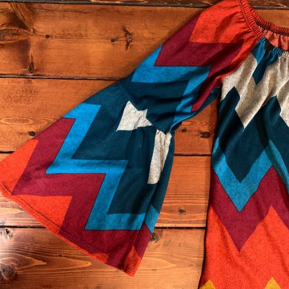 Fashionomics Small Bell 3/4 Sleeve Fall Colored Boat Neck Chevron Print Blouse - Picture 5 of 8